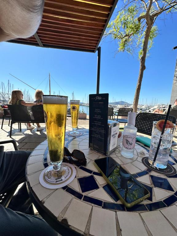 Aperitivo con vista sulla marina
